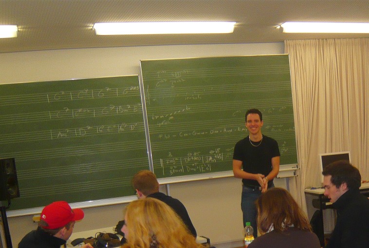 Dozent für Gehörbildung, Harmonielehre, Hochschule für Musik Mannheim, Helmut Scholz (Gitarre) Dozent für Gehörbildung, Harmonielehre, Hochschule für Musik Mannheim, Helmut Scholz (Gitarre)